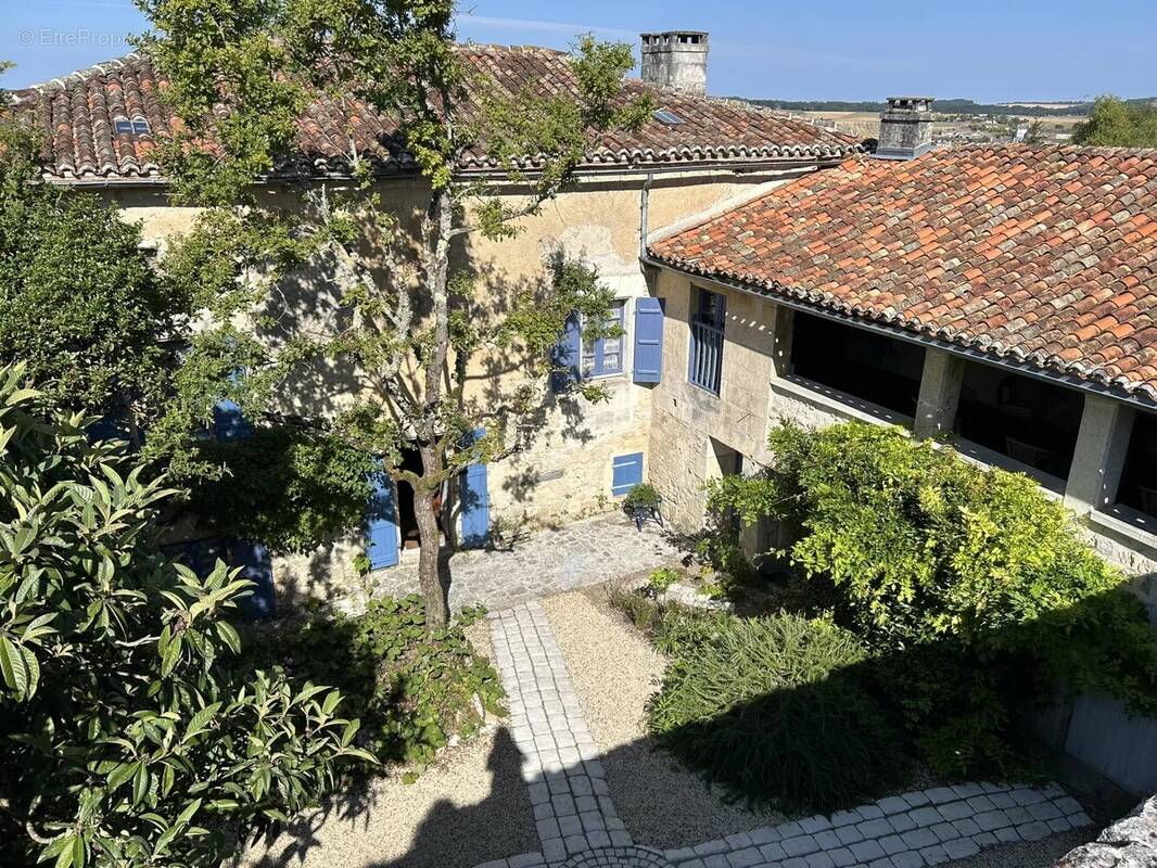 Maison à VILLEBOIS-LAVALETTE