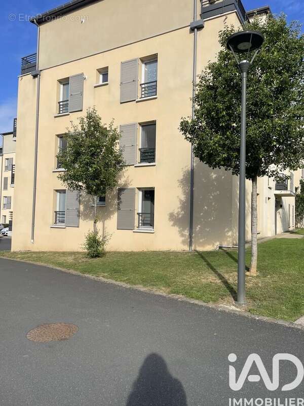 Parking 11 m² à Savigny-Le-Temple  - photo 4