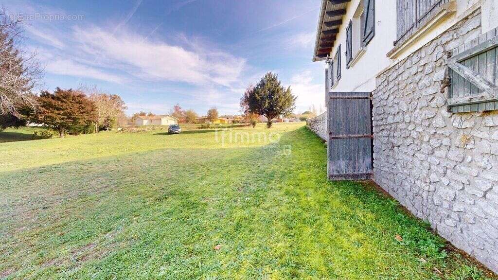 Maison à RION-DES-LANDES