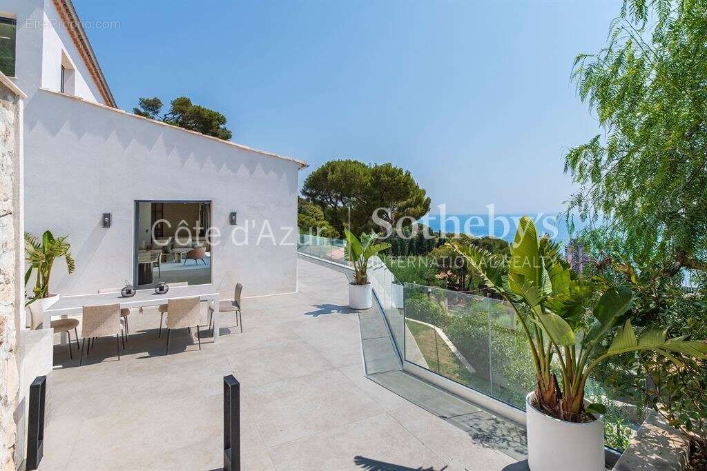 Villa contemporaine de 256 m² avec vue panoramique sur Monaco, piscine et cinq suites - photo 19