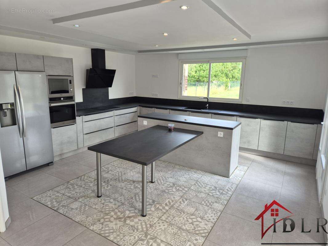 Maison en pierres de 182m2 avec 4 chambres + jardin - photo 2