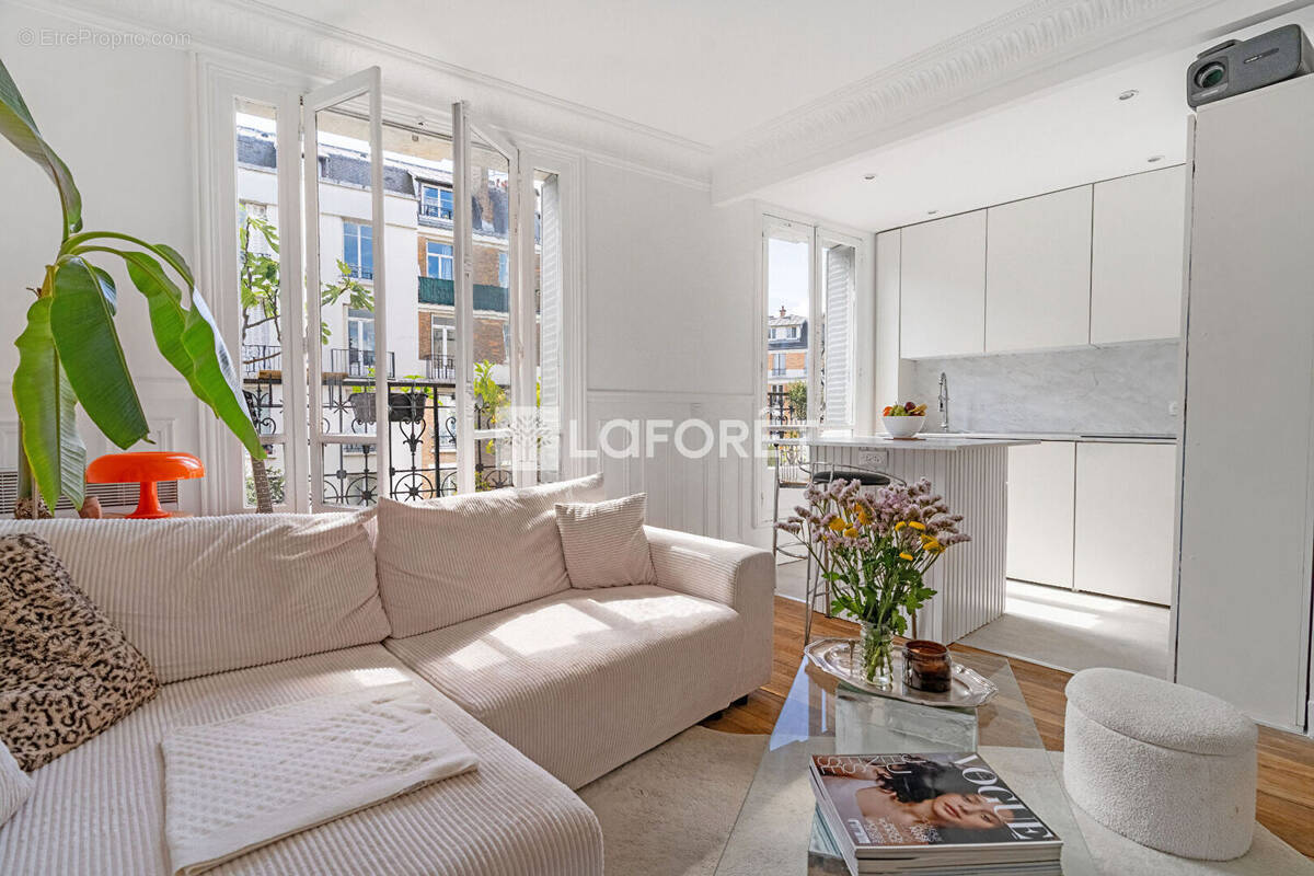 Appartement à PARIS-16E