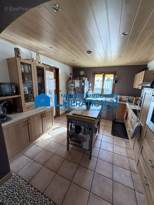 Maison familiale de 198 m2 au calme avec beau  terrain plat – Secteur prisé de La Chapelle-d’Aurec - photo 7