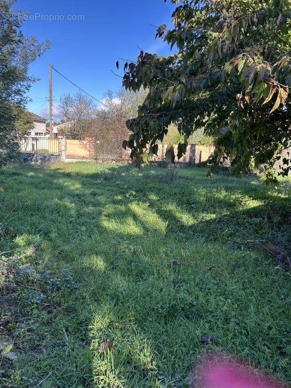 Terrain à BEAUZELLE