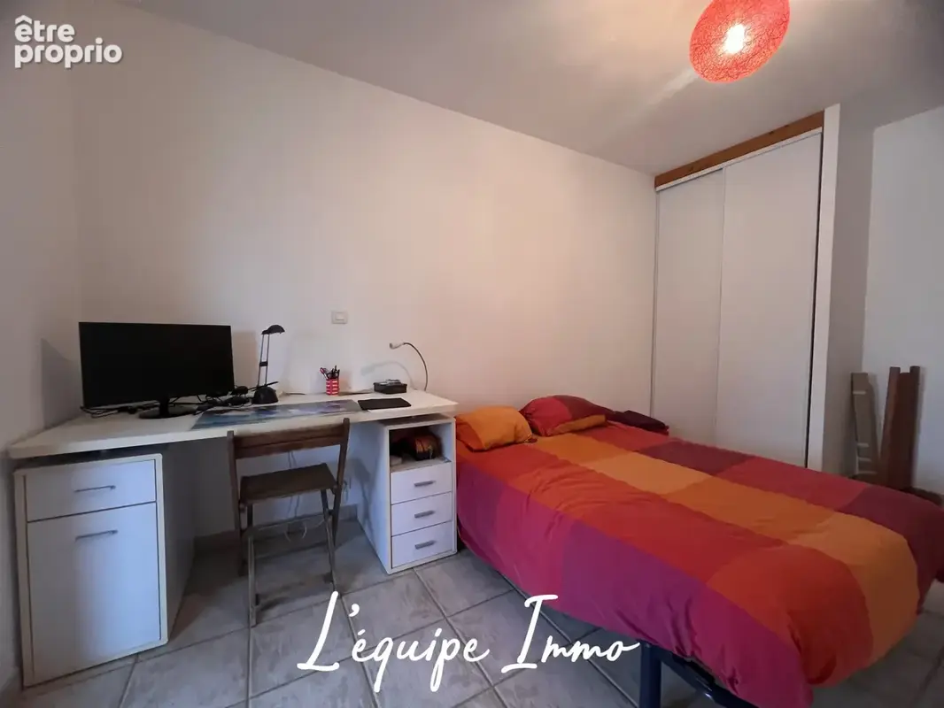 Maison familiale avec sous-sol total, piscine et terrain de 4000m2. - photo 12