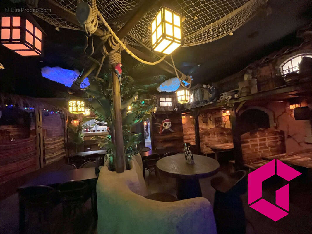 Commerce à CRAPONNE-SUR-ARZON