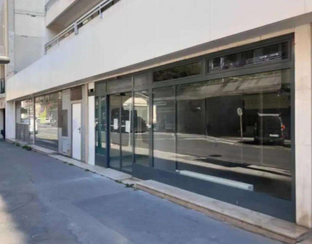 Commerce à PARIS-16E