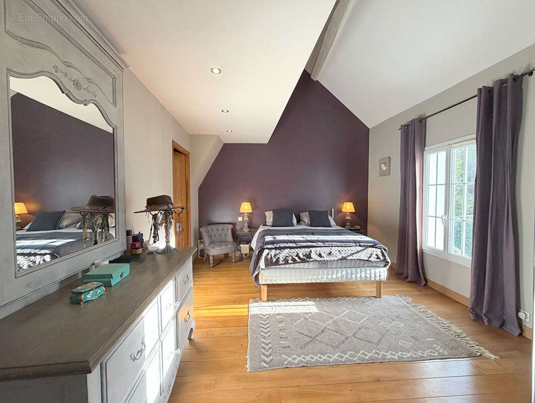 Maison à VALLANGOUJARD