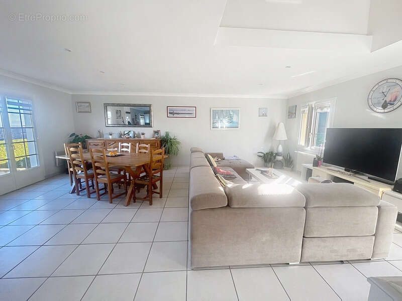 Maison à LA RIVIERE-SAINT-SAUVEUR