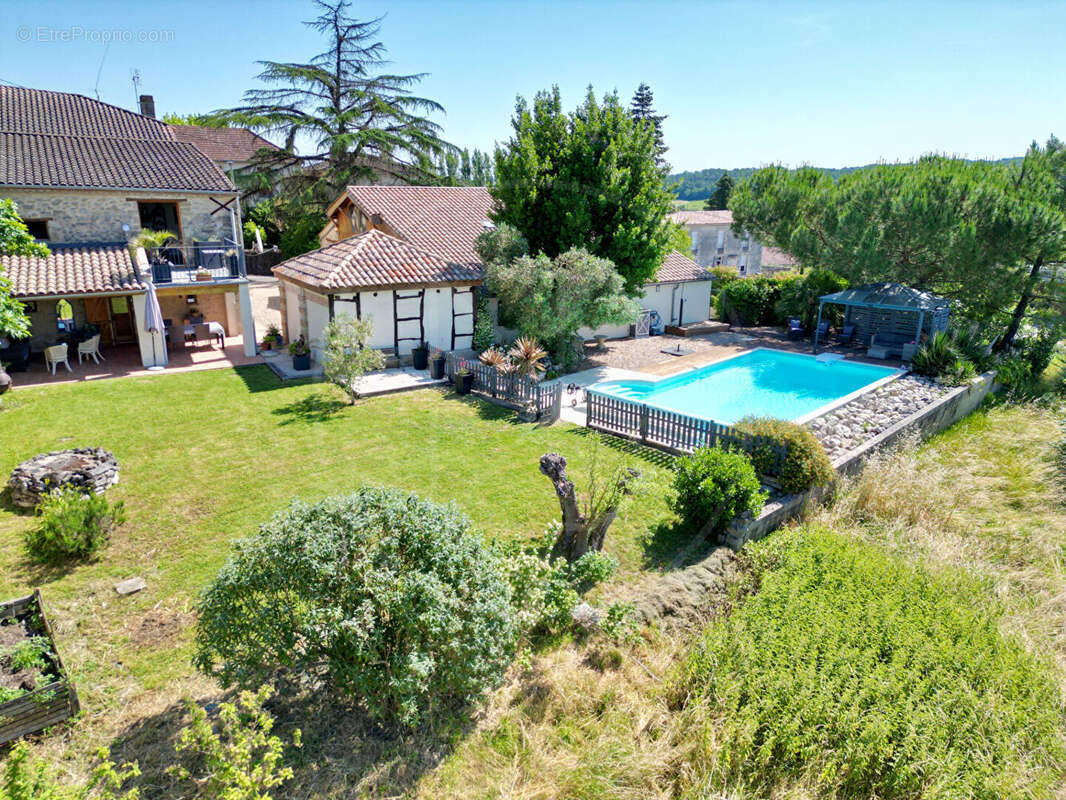 Maison à CAUBON-SAINT-SAUVEUR
