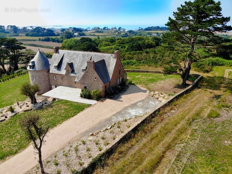 Maison à PLOUGRESCANT