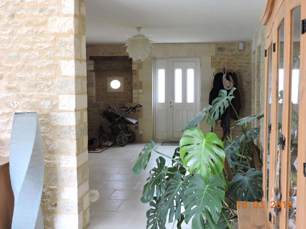 Magnifique Longère en Pierre, Maison d’Amis, Piscine, Vaste Grange, Vue Imprenable, Près d'Angoulême - photo 16