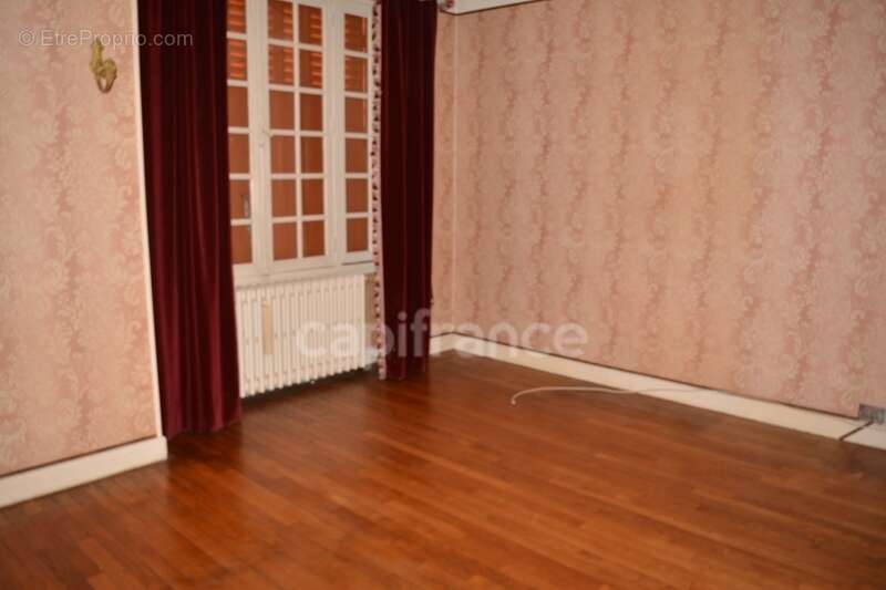 Maison à VARENNES-VAUZELLES