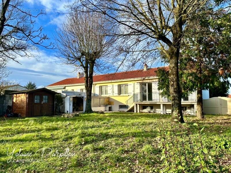 Maison à MONTAIGU