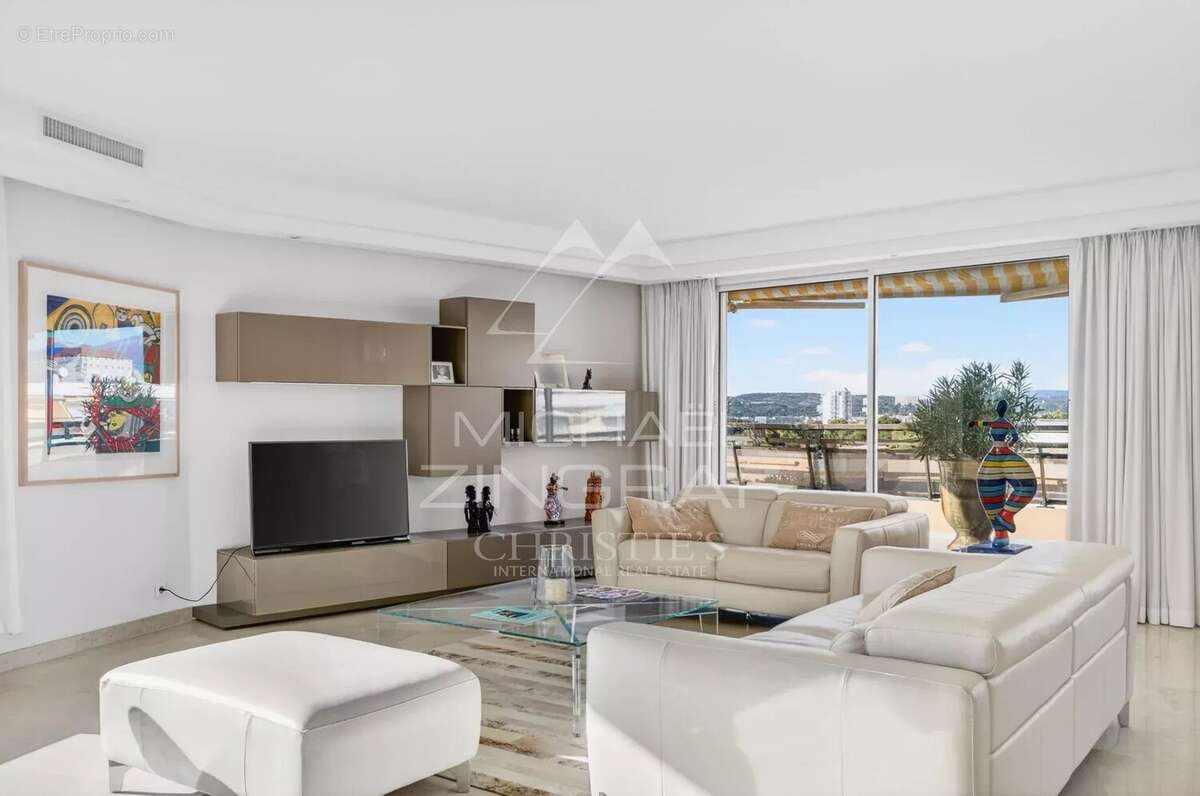 Appartement à SAINT-LAURENT-DU-VAR