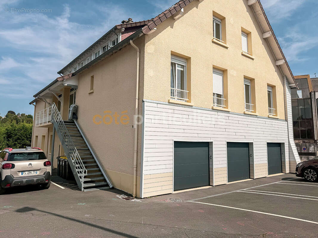 Appartement entièrement rénovée avec 3 chambres et garage - photo 14