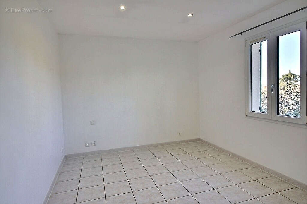 A VENDRE Villa  Venasque proche village sur 1169 m² de terrain clos et arboré. - photo 8