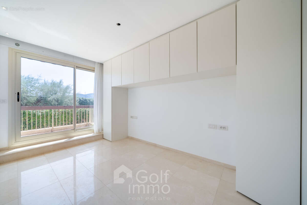 Appartement à MANDELIEU-LA-NAPOULE