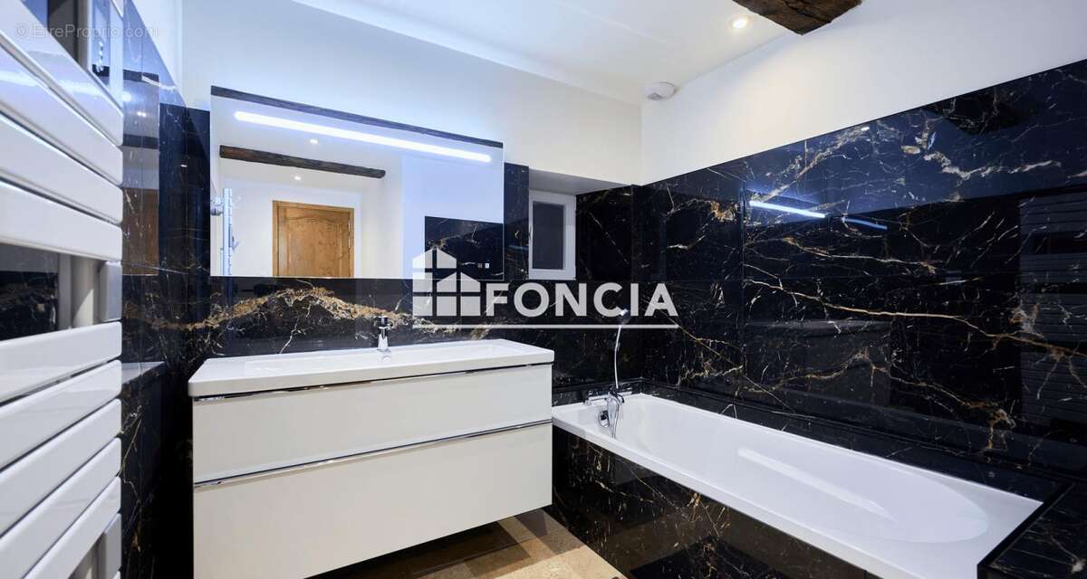 Maison à EQUEMAUVILLE