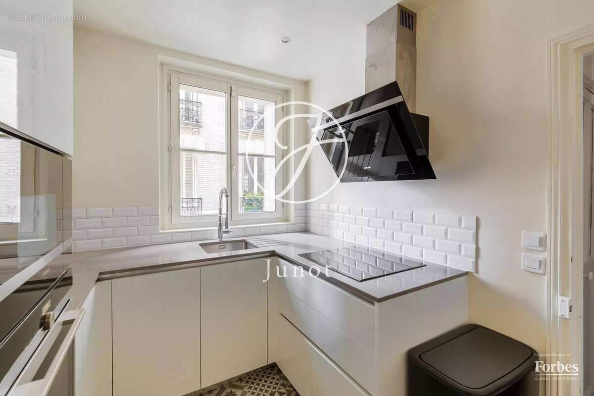 Appartement à PARIS-17E