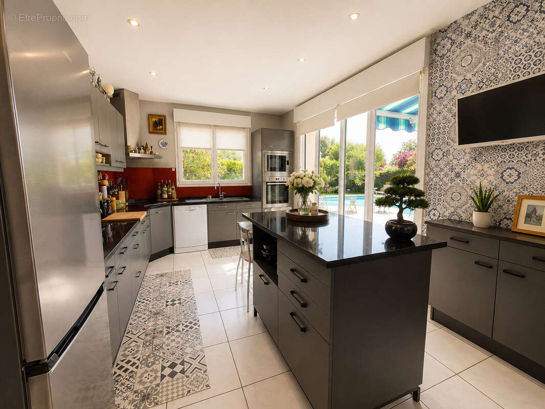 Maison 264 m² à Saint-Doulchard  - photo 36