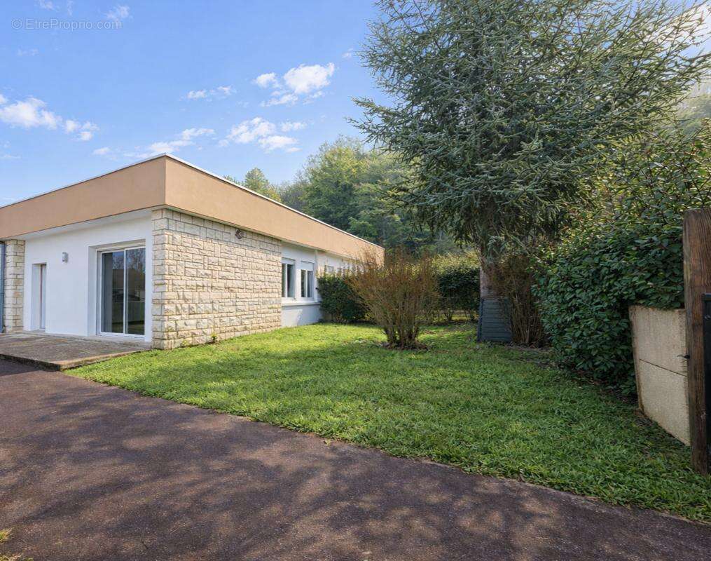 Maison à NEUILLE-PONT-PIERRE