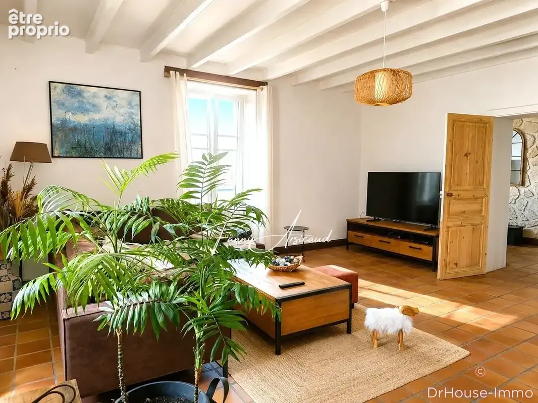 Maison 142 m² à Saint-Sigismond  - photo 8