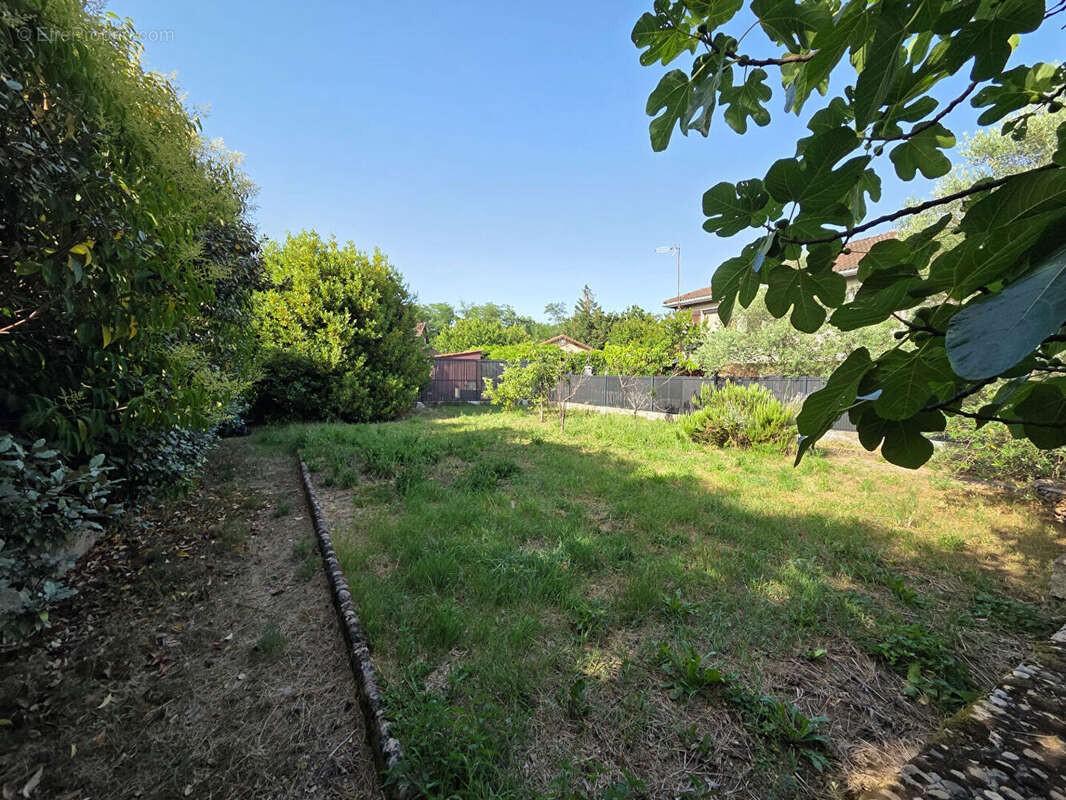 Terrain à SAINT-PRIEST