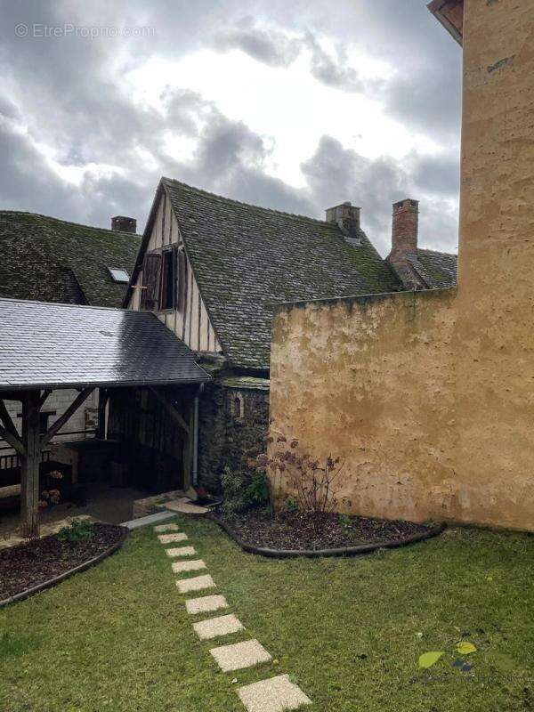 Maison à SAINT-GERMAIN-LES-BELLES