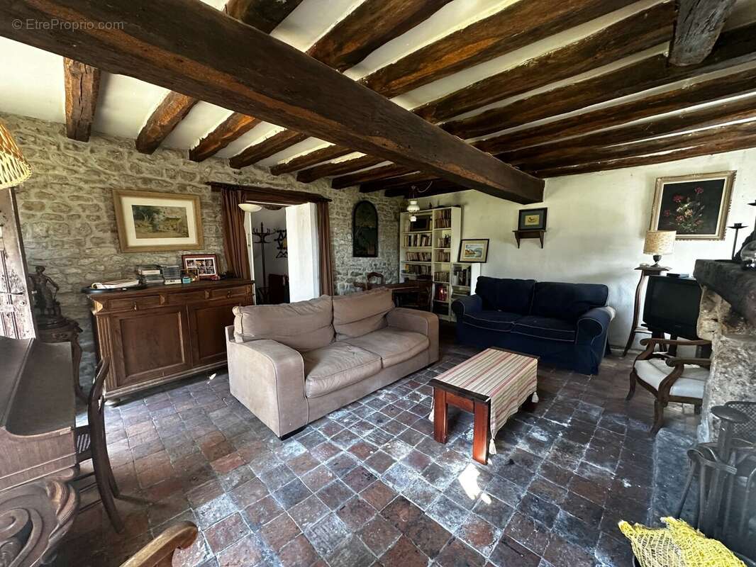 Maison à LA CHAPELLE-LA-REINE