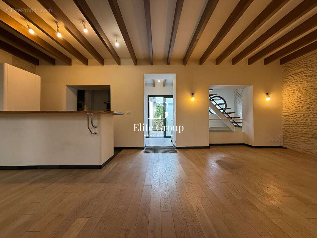 À vendre charmante maison de ville  à cognac -  5 pièces - photo 2