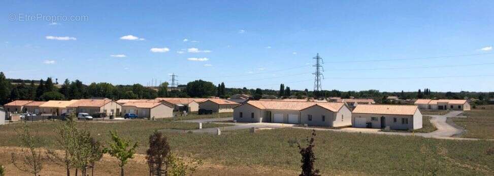 Terrain de 696 m² à chasseneuil-du-poitou - photo 2