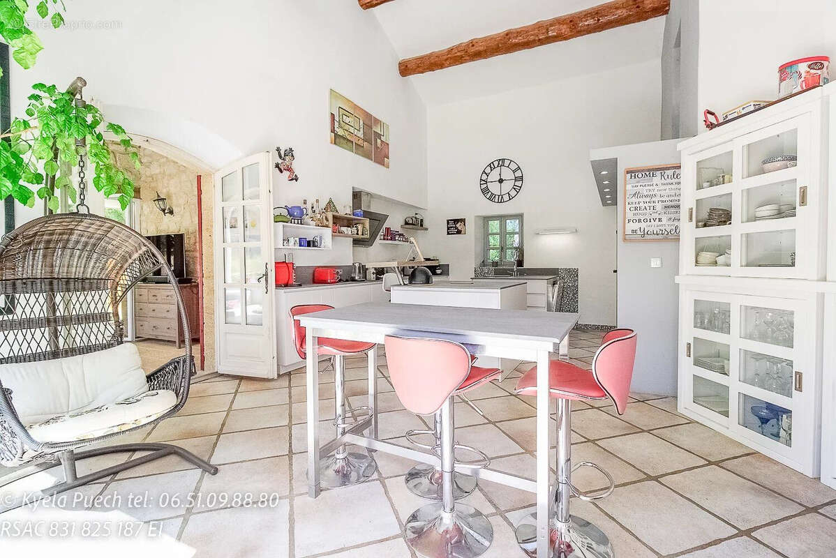 Maison 282 m² à Rognes  - photo 9