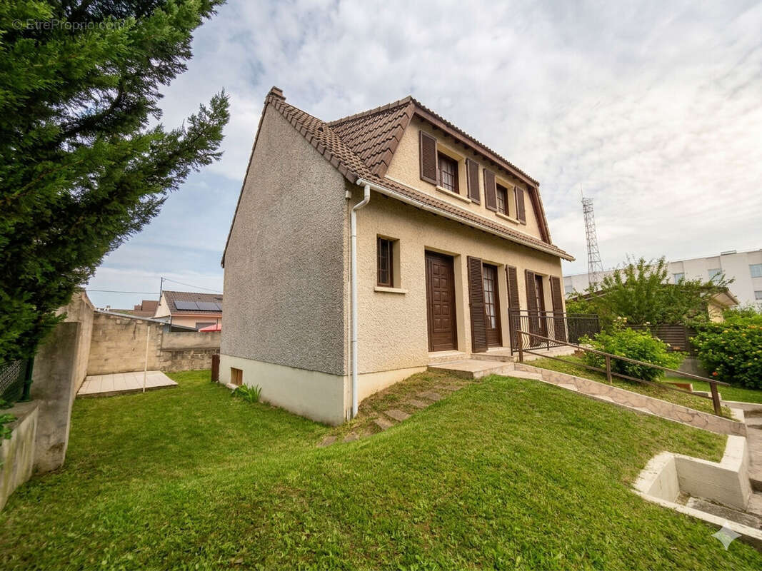 Maison à LE BLANC-MESNIL