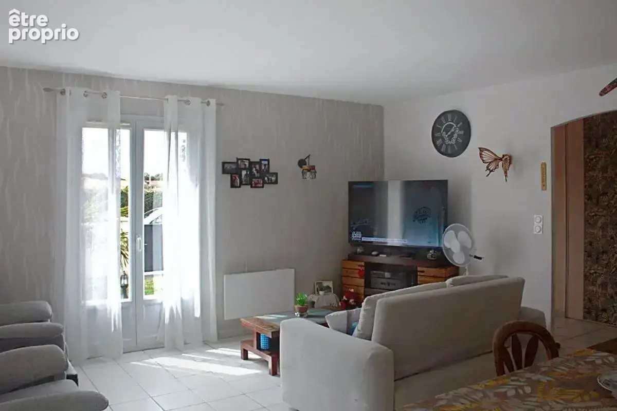 Maison de 110m² avec 3 chambres, véranda et garage à Saint Romain De Benet 289 000 - photo 5