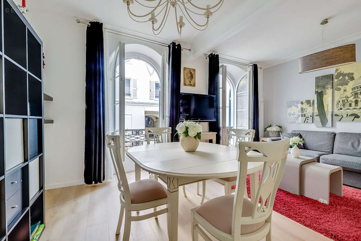 Appartement à PARIS-17E