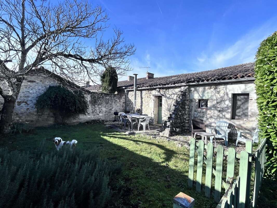 Maison à SERRES-ET-MONTGUYARD