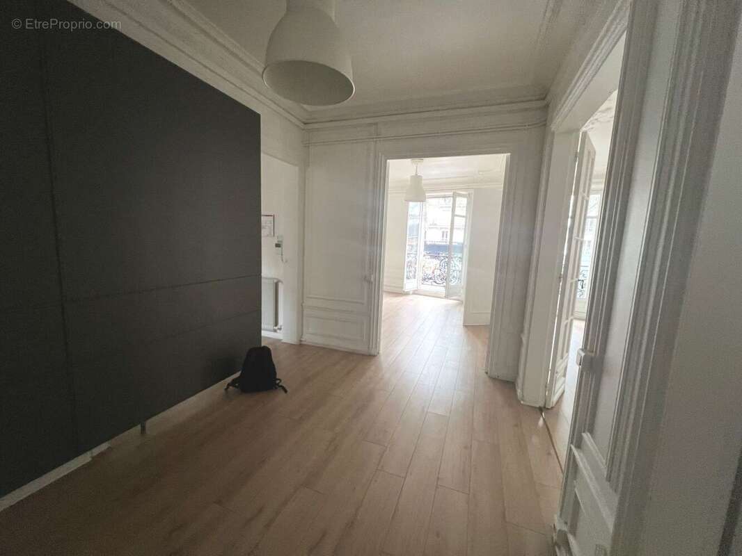 Commerce à PARIS-6E