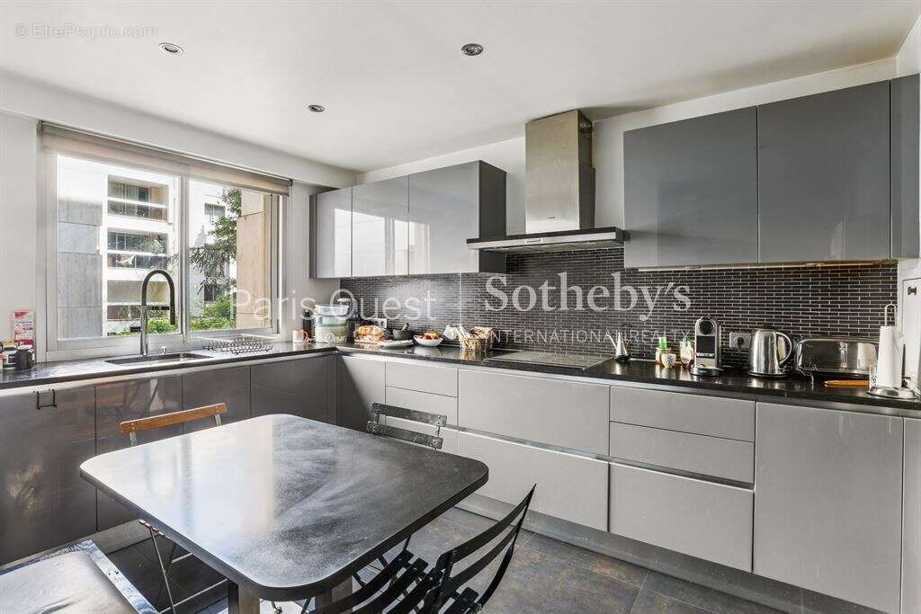 Appartement à NEUILLY-SUR-SEINE