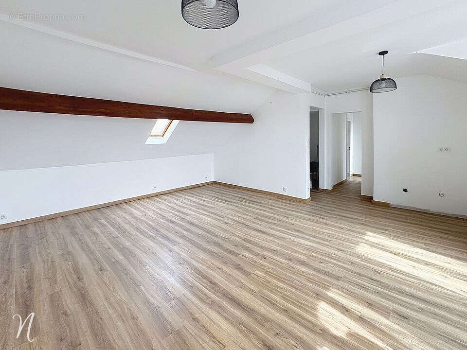 Appartement à UNIEUX