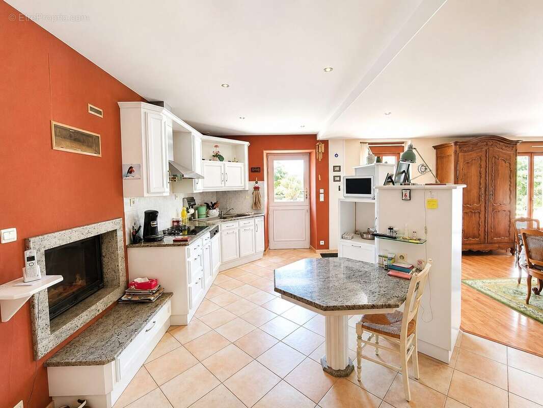 Maison 175 m² à Argentre-Du-Plessis  - photo 3
