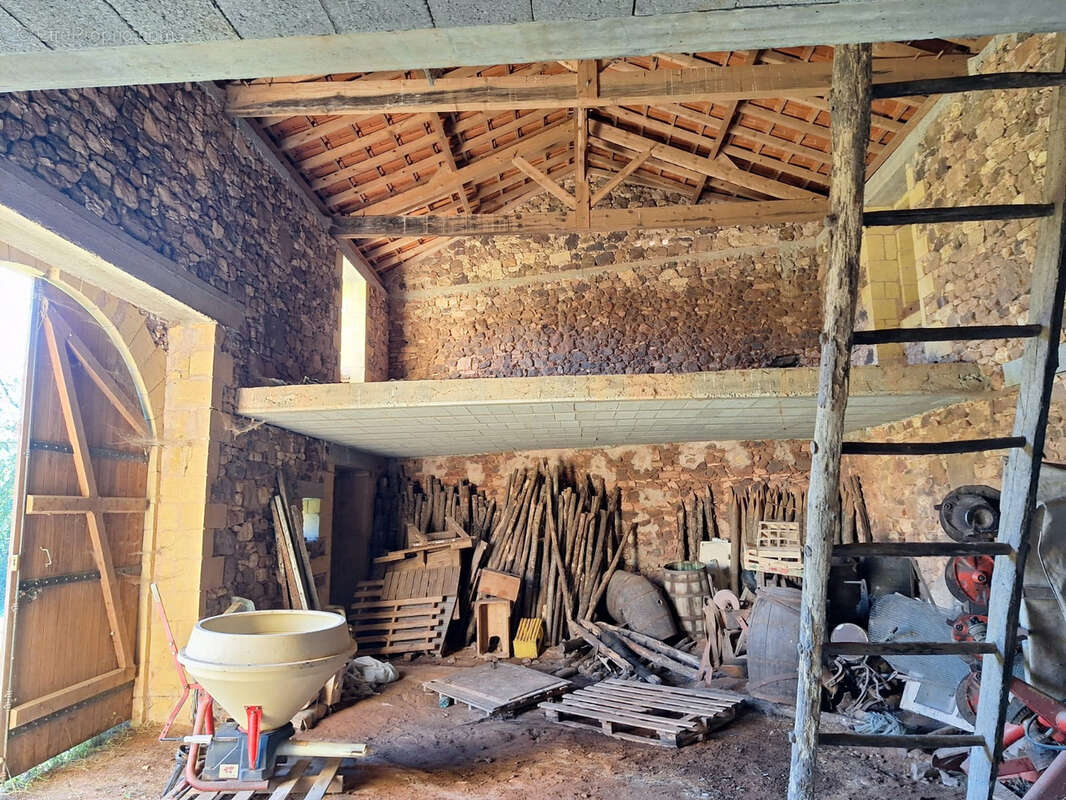 Maison à MAZEYROLLES