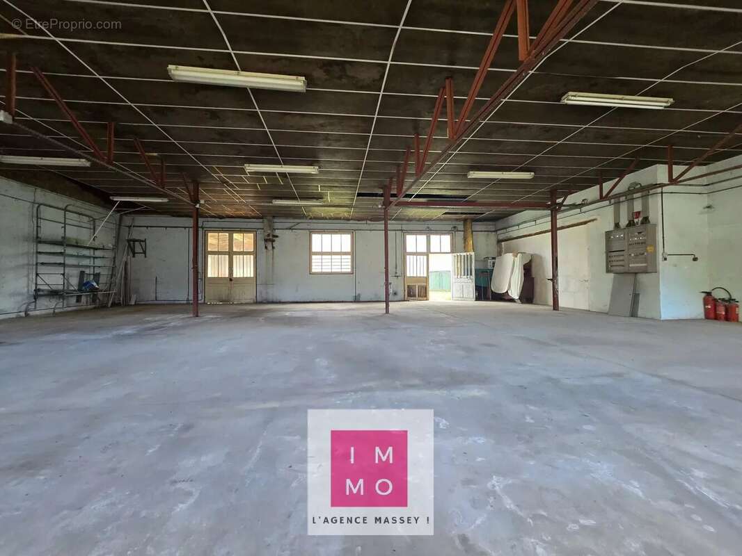 Maison à VILLECOMTAL-SUR-ARROS