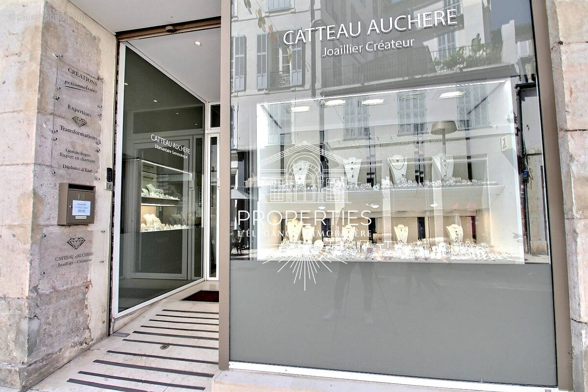 Commerce à HYERES