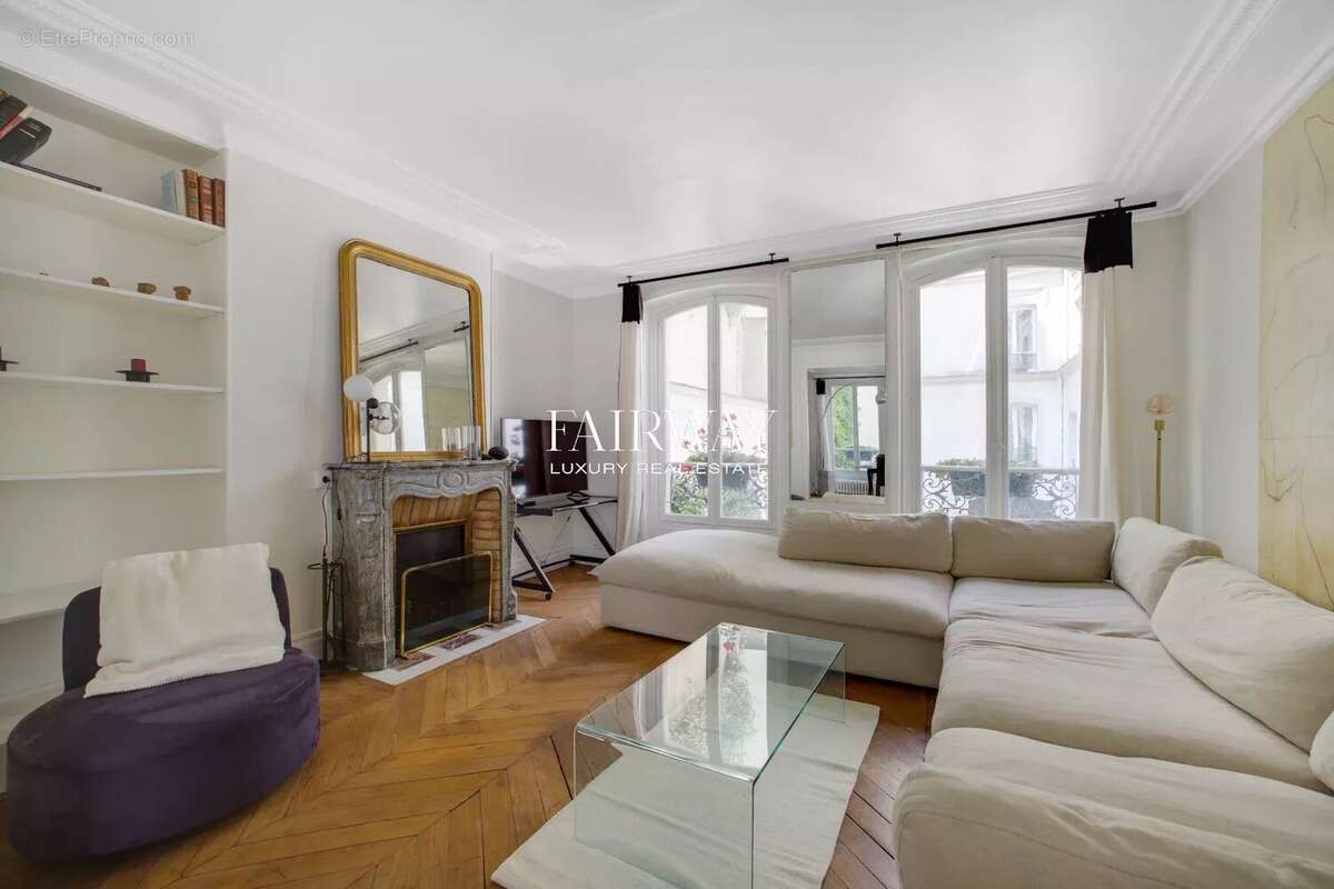 Appartement à PARIS-16E