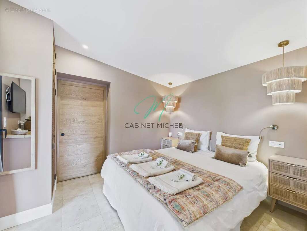 Maison à ROQUEFORT-LES-PINS