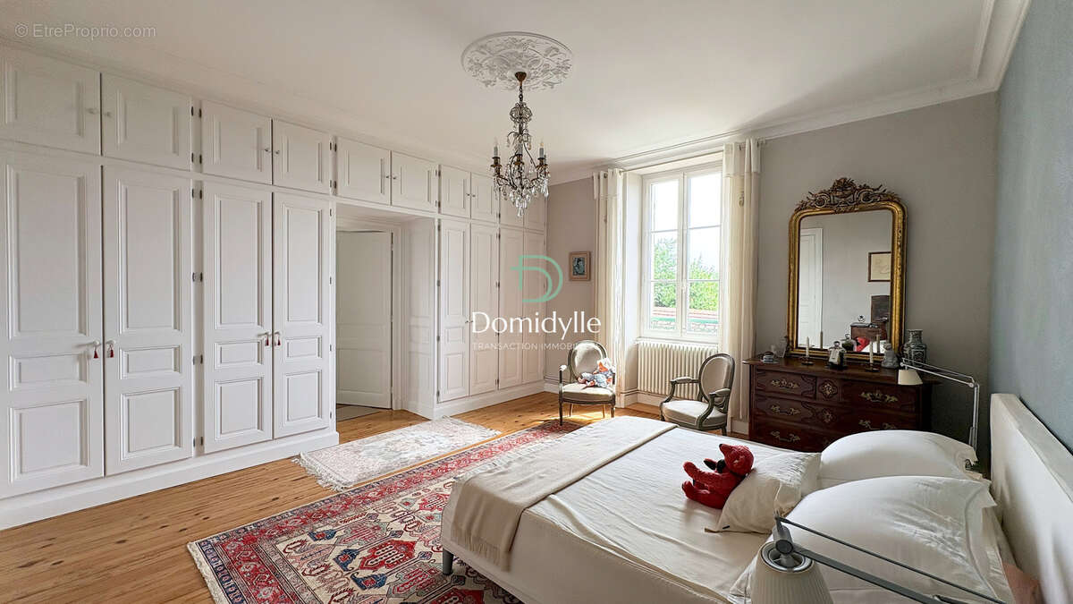 Maison à SAINT-JEAN-D'ANGELY