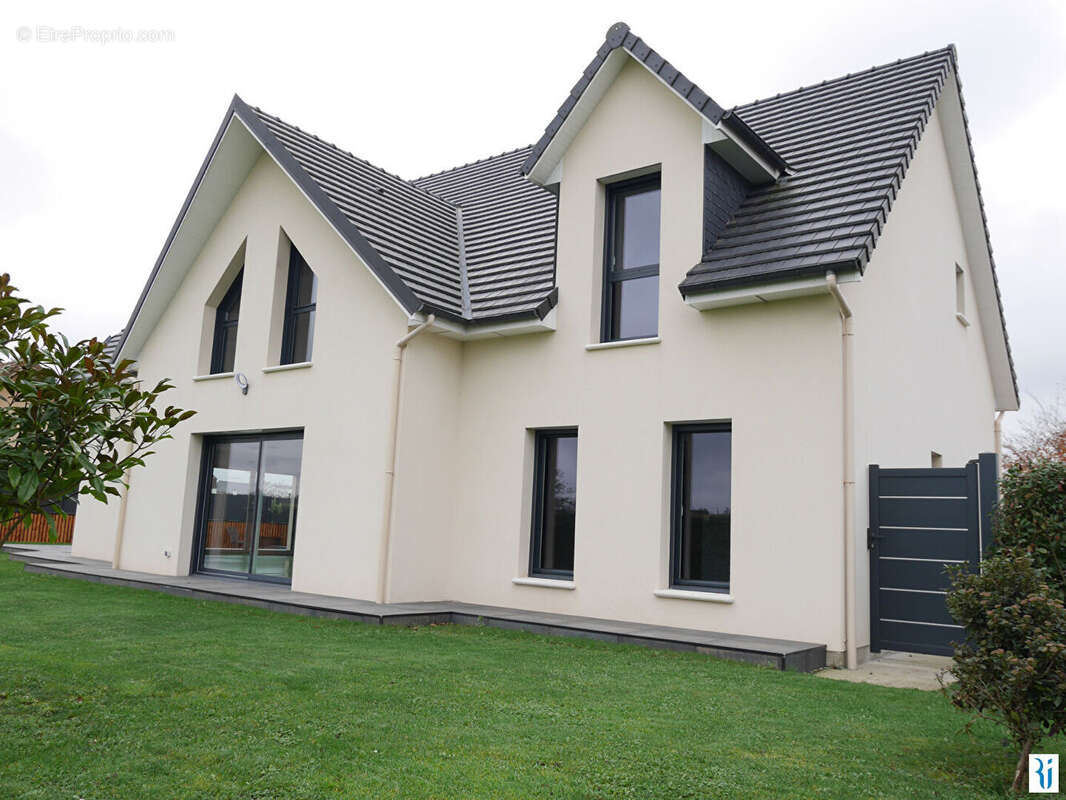 Maison à SAINT-PIERRE-DE-VARENGEVILLE