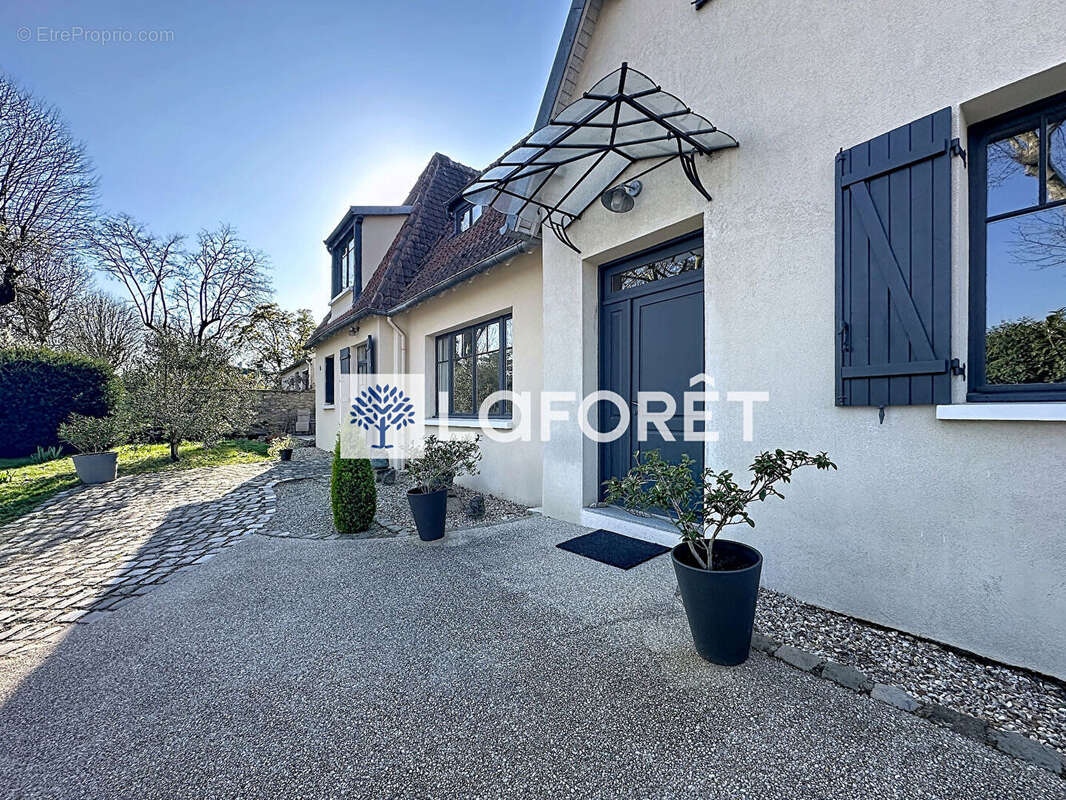 Maison à SAINT-NOM-LA-BRETECHE