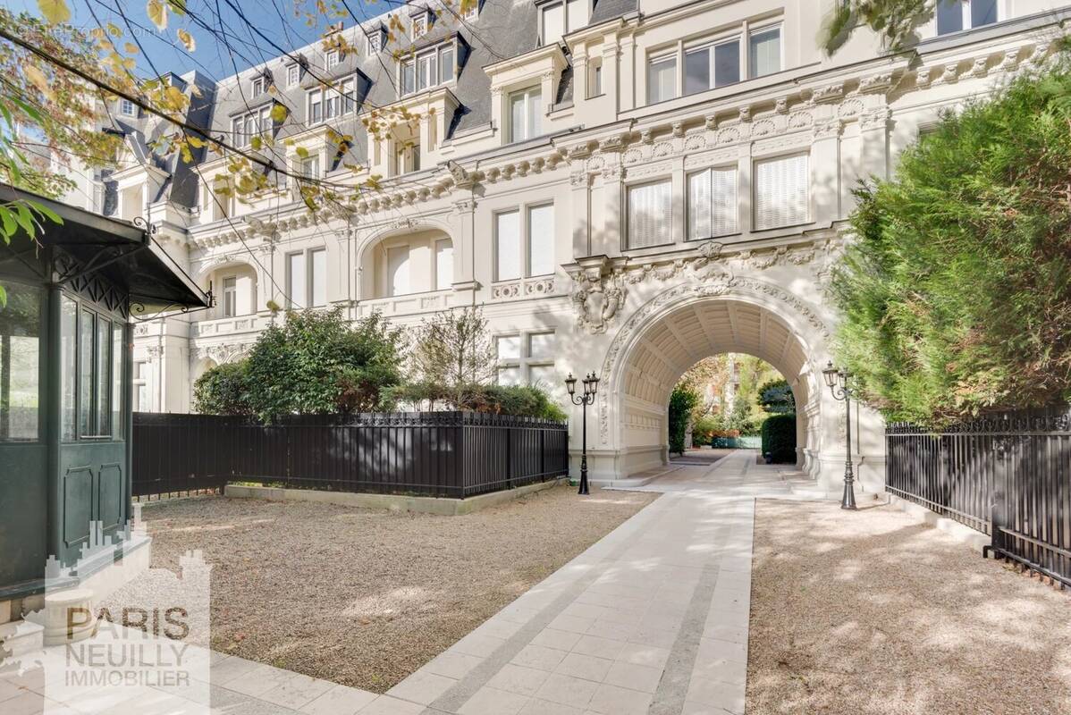 Appartement à NEUILLY-SUR-SEINE